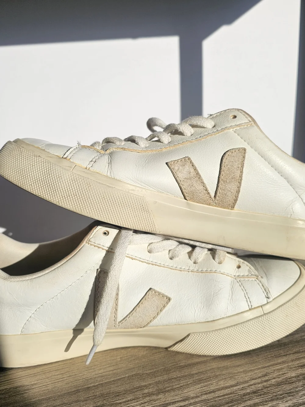 Veja Campo T2 White/Almond Leather Sneakers w/ Beige Suede V Logo Women's Size 9